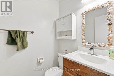 281 COLLEGE STREET W Belleville (Belleville Ward) Ontario photo 15