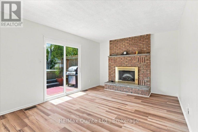 281 COLLEGE STREET W, Belleville (Belleville Ward), Ontario, K8P4Z6