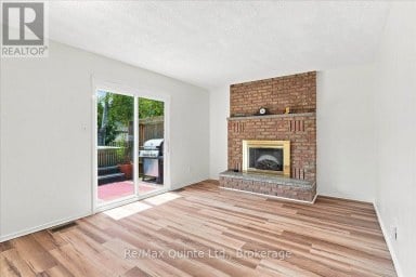 281 COLLEGE STREET W Belleville (Belleville Ward) Ontario photo 16