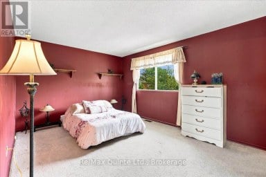 281 COLLEGE STREET W Belleville (Belleville Ward) Ontario photo 17