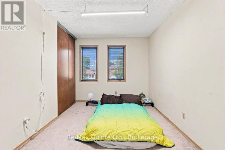 281 COLLEGE STREET W, Belleville (Belleville Ward), Ontario, K8P4Z6