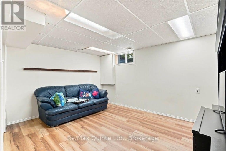 281 COLLEGE STREET W, Belleville (Belleville Ward), Ontario, K8P4Z6