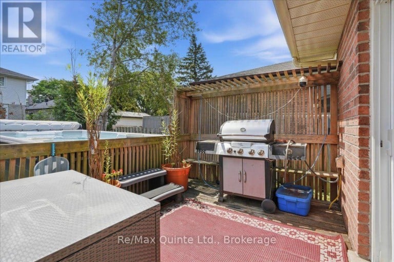 281 COLLEGE STREET W, Belleville (Belleville Ward), Ontario, K8P4Z6