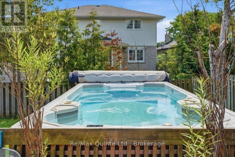 281 COLLEGE STREET W, Belleville (Belleville Ward), Ontario, K8P4Z6