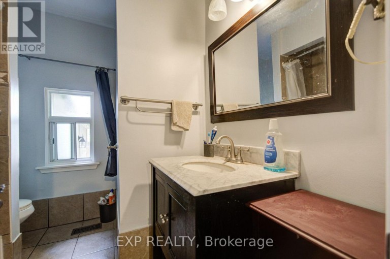 176 SEDGEMOUNT DRIVE, Toronto (Woburn), Ontario, M1H1Y2