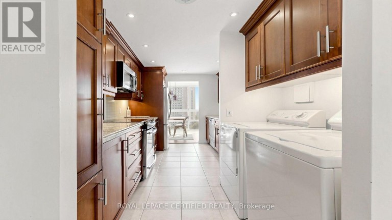 802 - 3650 KANEFF CRESCENT, Mississauga (Mississauga Valleys), Ontario, L5A4A1