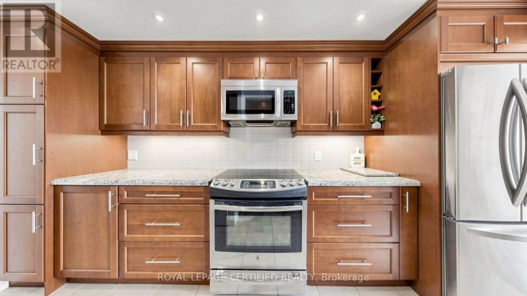 802 - 3650 KANEFF CRESCENT, Mississauga (Mississauga Valleys), Ontario, L5A4A1
