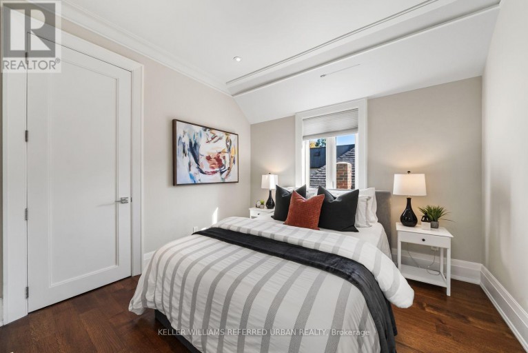 32 CRANBROOKE AVENUE, Toronto (Lawrence Park North), Ontario, M5M1M4
