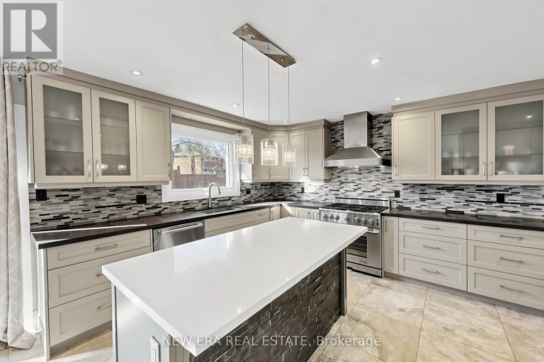 1423 BUNSDEN AVENUE, Mississauga (Sheridan), Ontario, L5H2B3