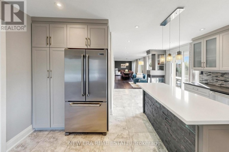 1423 BUNSDEN AVENUE, Mississauga (Sheridan), Ontario, L5H2B3
