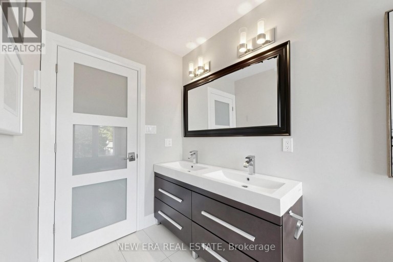 1423 BUNSDEN AVENUE, Mississauga (Sheridan), Ontario, L5H2B3