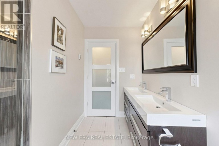 1423 BUNSDEN AVENUE, Mississauga (Sheridan), Ontario, L5H2B3