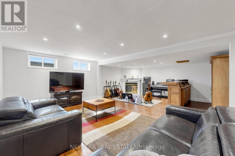 1423 BUNSDEN AVENUE, Mississauga (Sheridan), Ontario, L5H2B3