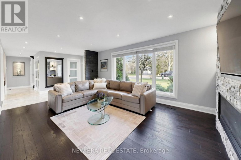 1423 BUNSDEN AVENUE, Mississauga (Sheridan), Ontario, L5H2B3