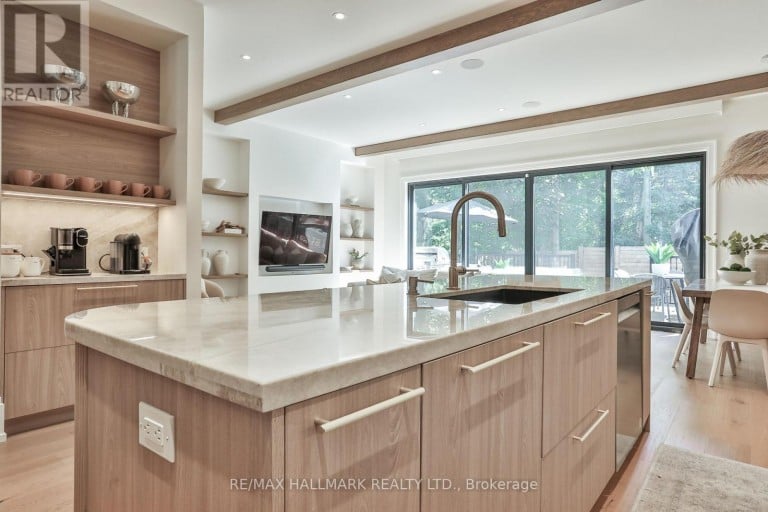 215 AVA ROAD, Toronto (Humewood-Cedarvale), Ontario, M6C1W9