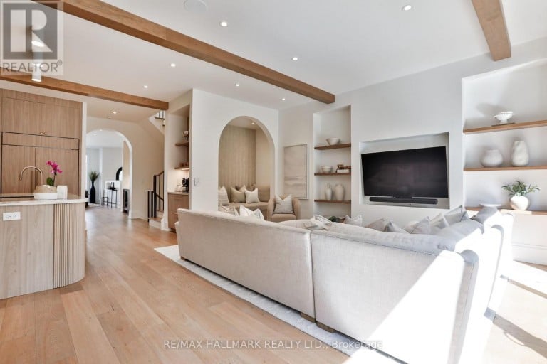 215 AVA ROAD, Toronto (Humewood-Cedarvale), Ontario, M6C1W9