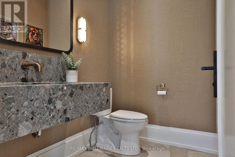 215 AVA ROAD, Toronto (Humewood-Cedarvale), Ontario, M6C1W9