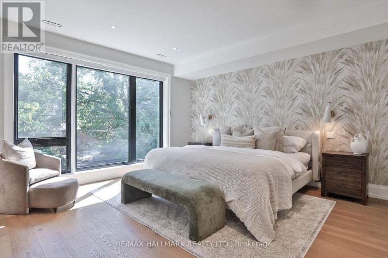 215 AVA ROAD, Toronto (Humewood-Cedarvale), Ontario, M6C1W9