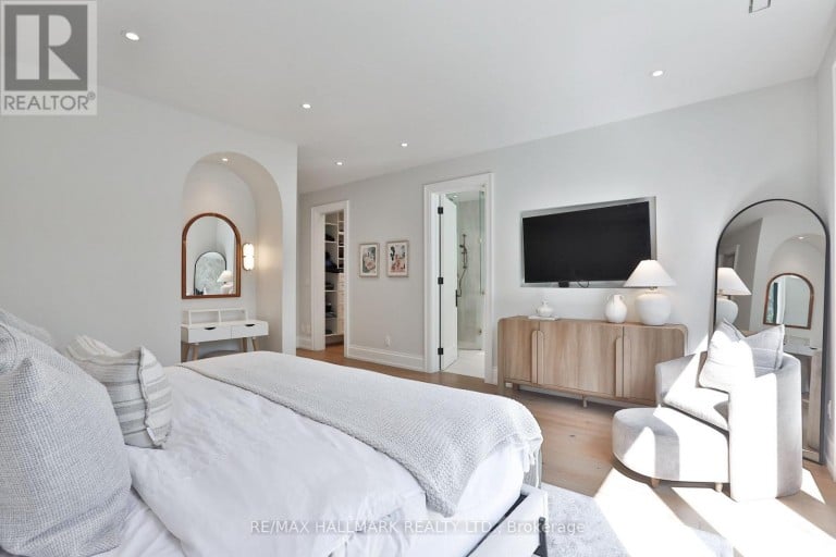 215 AVA ROAD, Toronto (Humewood-Cedarvale), Ontario, M6C1W9