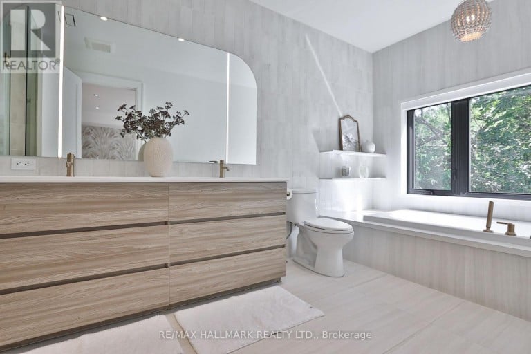 215 AVA ROAD, Toronto (Humewood-Cedarvale), Ontario, M6C1W9