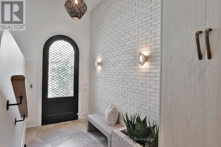 215 AVA ROAD, Toronto (Humewood-Cedarvale), Ontario, M6C1W9