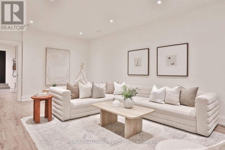 215 AVA ROAD, Toronto (Humewood-Cedarvale), Ontario, M6C1W9