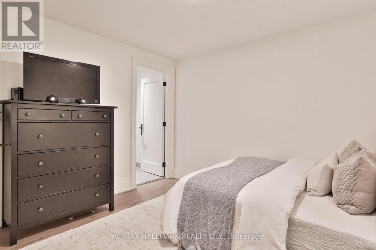 215 AVA ROAD, Toronto (Humewood-Cedarvale), Ontario, M6C1W9