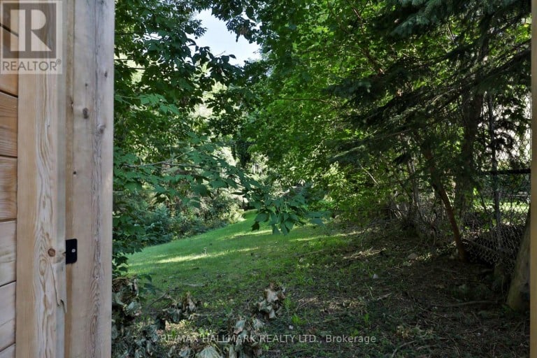 215 AVA ROAD, Toronto (Humewood-Cedarvale), Ontario, M6C1W9