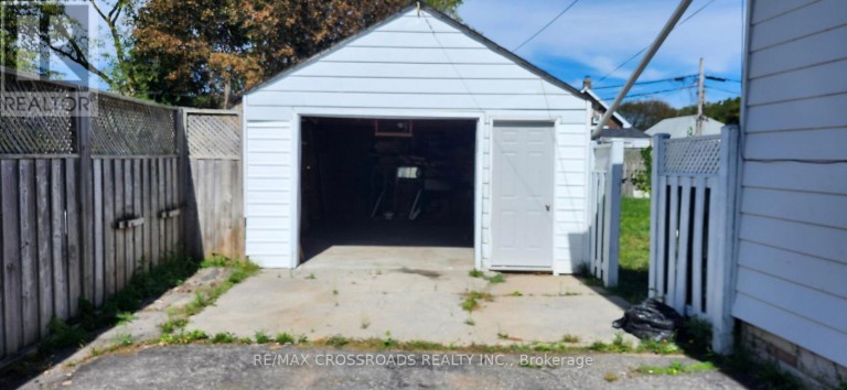 220 MCNAUGHTON AVENUE, Oshawa (Central), Ontario, L1H3B6