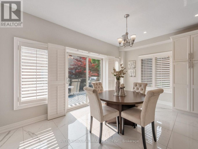 16 CRAIGVALE STREET, Vaughan (Patterson), Ontario, L6A0M3