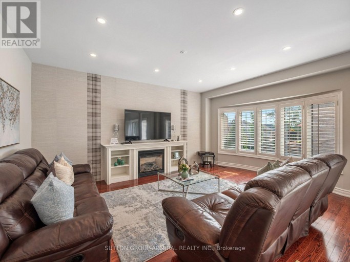 16 CRAIGVALE STREET, Vaughan (Patterson), Ontario, L6A0M3