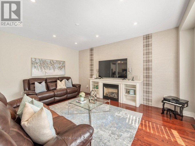 16 CRAIGVALE STREET, Vaughan (Patterson), Ontario, L6A0M3
