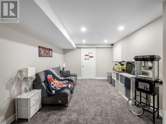 16 CRAIGVALE STREET, Vaughan (Patterson), Ontario, L6A0M3