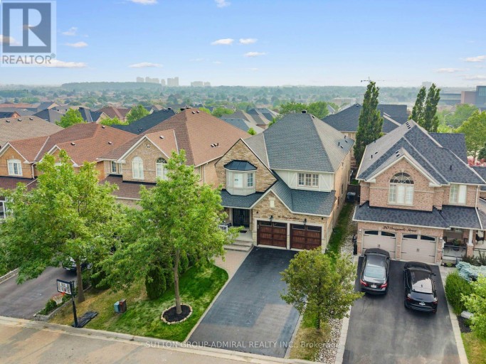 16 CRAIGVALE STREET, Vaughan (Patterson), Ontario, L6A0M3