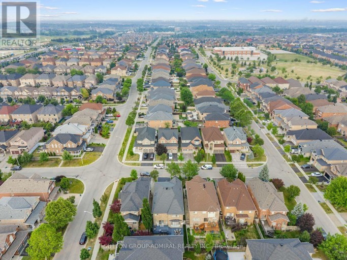 16 CRAIGVALE STREET, Vaughan (Patterson), Ontario, L6A0M3