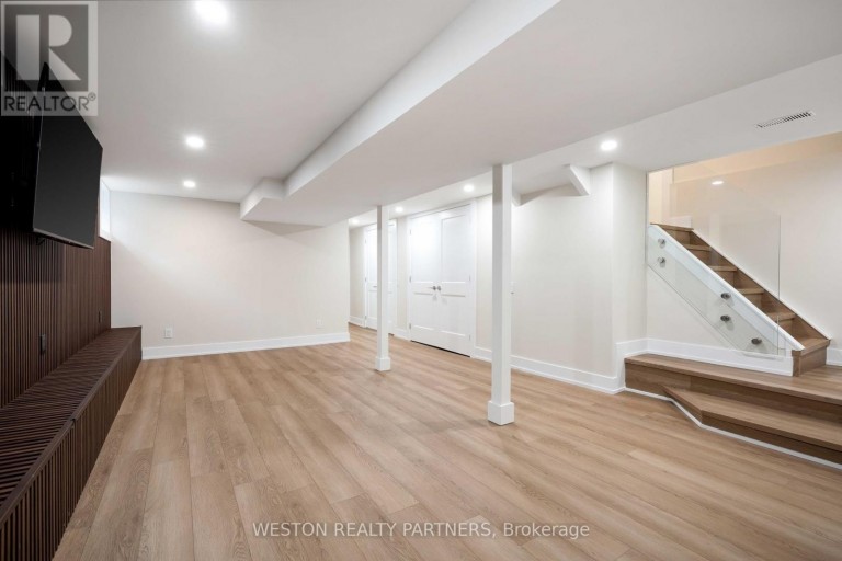 19 MATTICE ROAD, Toronto (Islington-City Centre West), Ontario, M9A1E1
