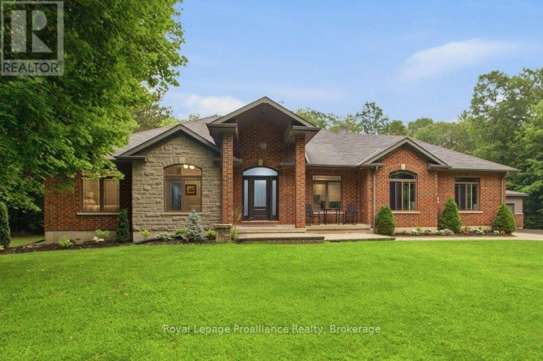 52 OAK RIDGE DRIVE, Quinte West (Sidney Ward), Ontario, K0K3E0