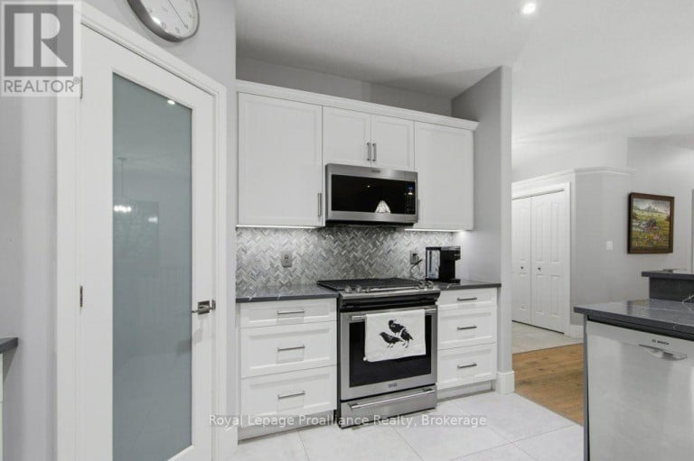 52 OAK RIDGE DRIVE, Quinte West (Sidney Ward), Ontario, K0K3E0