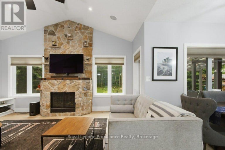 52 OAK RIDGE DRIVE, Quinte West (Sidney Ward), Ontario, K0K3E0