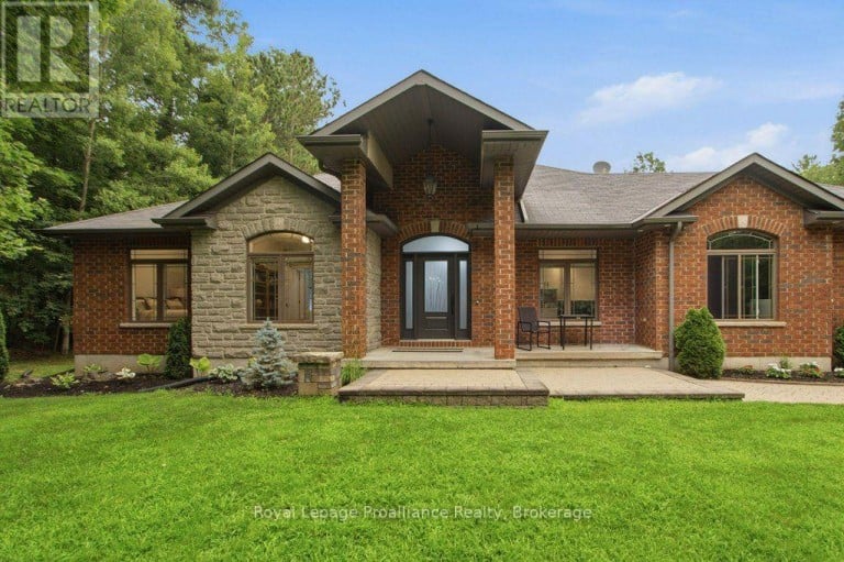 52 OAK RIDGE DRIVE, Quinte West (Sidney Ward), Ontario, K0K3E0
