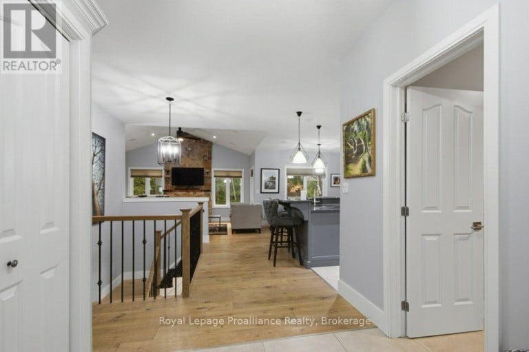 52 OAK RIDGE DRIVE, Quinte West (Sidney Ward), Ontario, K0K3E0