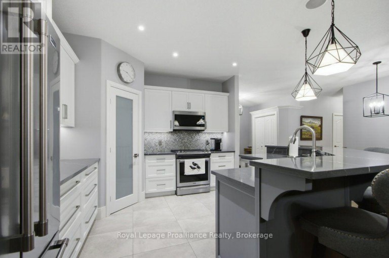 52 OAK RIDGE DRIVE, Quinte West (Sidney Ward), Ontario, K0K3E0