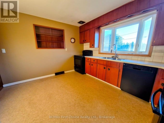 418 WESTVIEW PLACE, Thunder Bay (Northwood Park), Ontario, P7C4M3