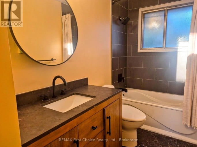 418 WESTVIEW PLACE, Thunder Bay (Northwood Park), Ontario, P7C4M3