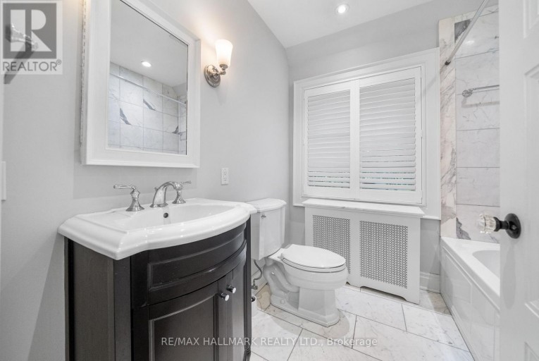 16 ELDERWOOD DRIVE, Toronto (Forest Hill South), Ontario, M5P1W5