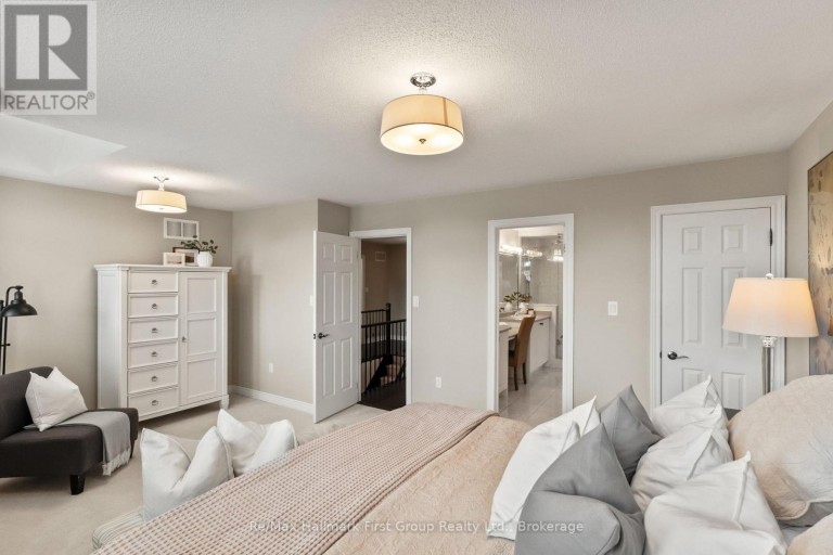 928 BLACK CHERRY DRIVE, Oshawa (Taunton), Ontario, L1K0P6