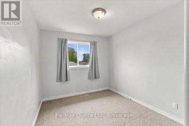 6 CHISHOLM SQUARE Belleville (Belleville Ward) Ontario photo 16