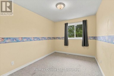 6 CHISHOLM SQUARE Belleville (Belleville Ward) Ontario photo 18