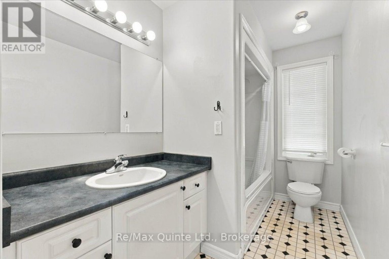 6 CHISHOLM SQUARE, Belleville (Belleville Ward), Ontario, K8N5Z4