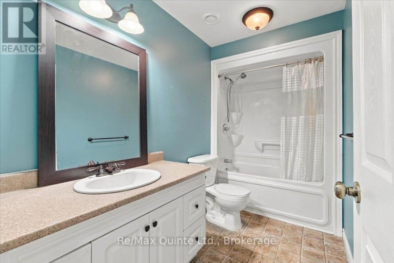 6 CHISHOLM SQUARE, Belleville (Belleville Ward), Ontario, K8N5Z4